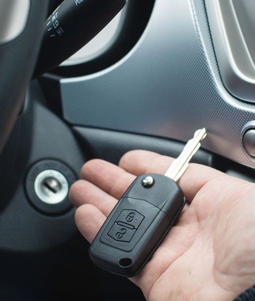 Locksmiths in Columbia, MD offering car unlocking, ignition repair, key replacement, and transponder key services