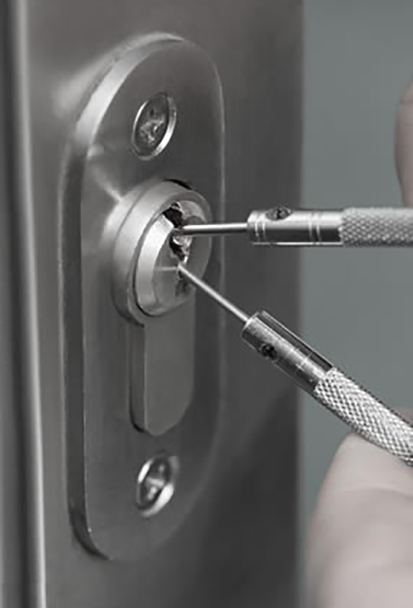 24 Hour Emergency Locksmith Baltimore MD providing on-site lock repairs, broken key extractions, and key replacements for homes, businesses, and vehicles.